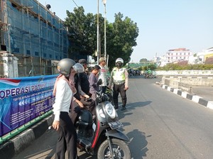 25 Pelanggar di Jaksel Ditindak di Operasi Patuh, Mayoritas Tak Pakai Helm