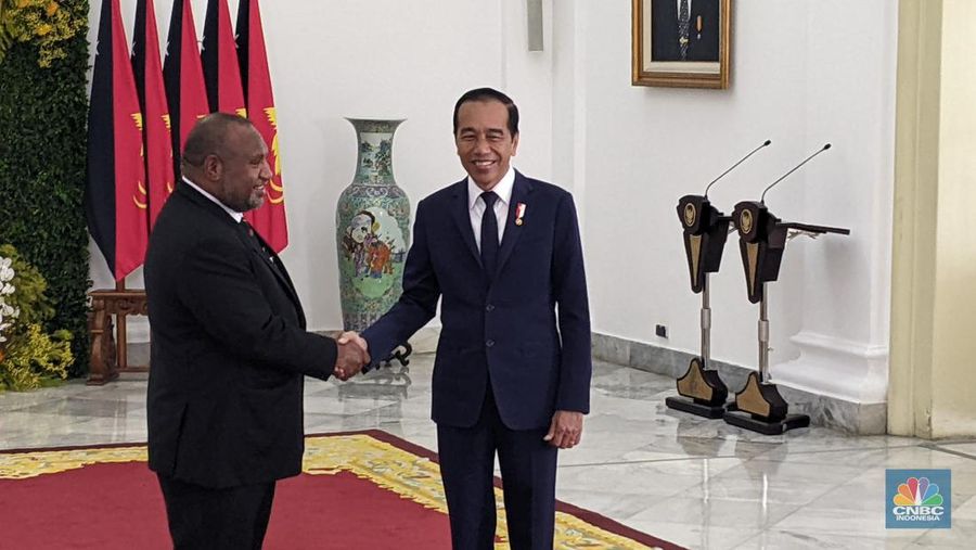 Presiden Joko Widodo (Jokowi) menyambut kunjungan kenegaraan Perdana Menteri Papua Nugini James Marape di Istana Kepresidenan, Bogor, Senin (15/7/2024). (²©²ÊÍøÕ¾/Emir Yanwardhana)
