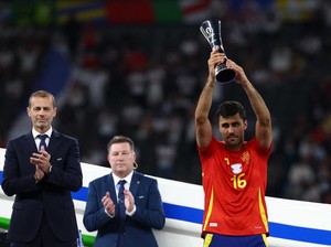 Rodri Pemain Terbaik Euro 2024