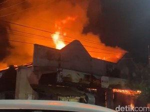 Ruko di Kediri Terbakar Hebat, Kerugian Capai Rp 1 Miliar