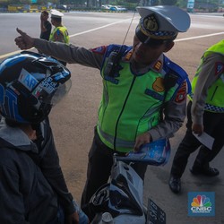 Prittt! Ada Operasi Patuh Jaya, Polisi Setop Pemotor Tak Pakai Helm