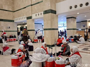 Pesawat Garuda Rusak Lagi, Ratusan Jemaah Haji Diturunkan dan Batal Pulang