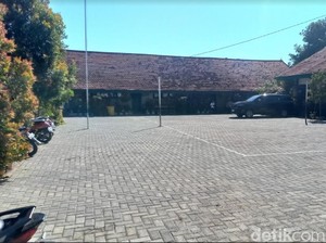 Ratusan Siswa SD Mogok Belajar di Hari Pertama Sekolah