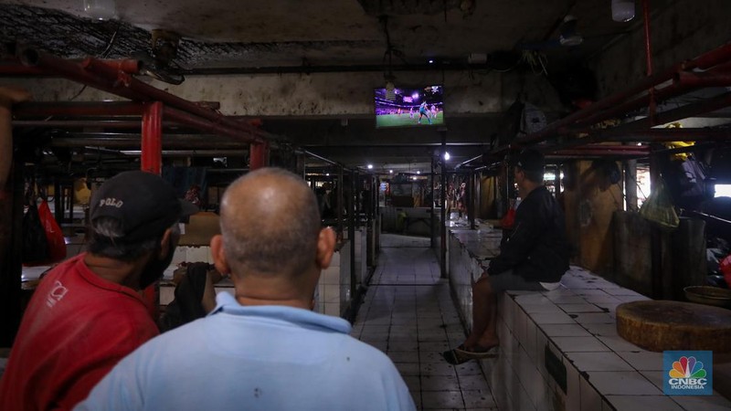Suasana sepi Blok G Pasar Tanah Abang yang akan direvitalisasi di Jakarta, Senin (15/7/2024). (CNBC Indonesia/Faisal Rahman)