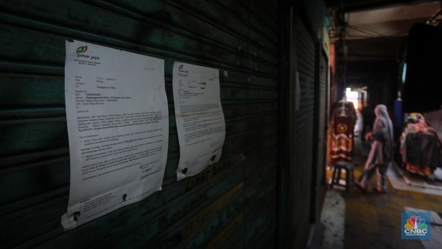 Suasana sepi Blok G Pasar Tanah Abang yang akan direvitalisasi di Jakarta, Senin (15/7/2024). (CNBC Indonesia/Faisal Rahman)