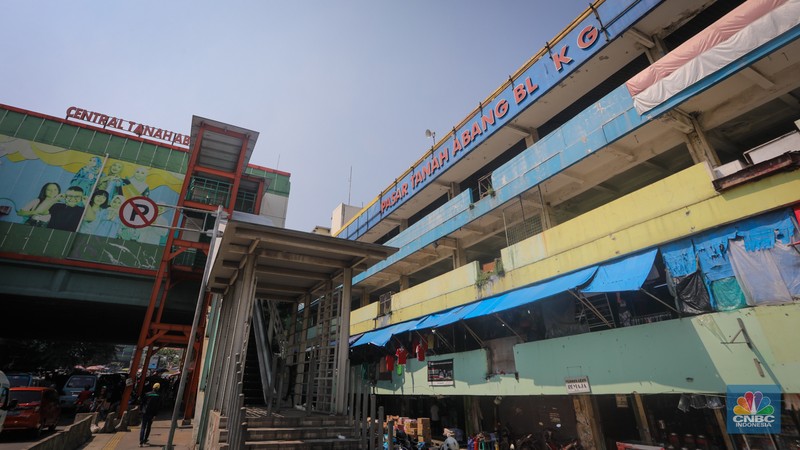 Suasana sepi Blok G Pasar Tanah Abang yang akan direvitalisasi di Jakarta, Senin (15/7/2024). Suasana sepi Blok G Pasar Tanah Abang yang akan direvitalisasi di Jakarta, Senin (15/7/2024). (CNBC Indonesia/Faisal Rahman)