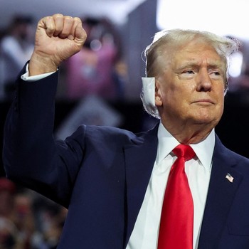 Penampakan Perdana Kuping Trump Usai Ditembak, Ini Kondisinya