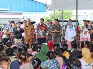 Pulang Kampung, Fadel Muhammad Cek Penanganan Korban Banjir di Gorontalo