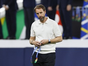 Southgate Mundur, Carragher Sempat Kasih Pembelaan