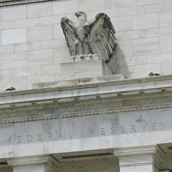 Pejabat The Fed Blak-blakan Soal Target Inflasi & Dilema Cut Rate
