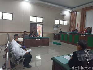 Sidang Pledoi Konten Viral Tukar Pasangan, Gus Samsudin Minta Bebas