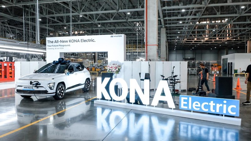 Seremoni produksi massal Hyundai Kona Electric di PT Hyundai Motor Manufacturing Indonesia (HMII) yang dihadiri President of Hyundai Motor Asia Pacific, Sunny Kim hingga Pj Bupati Kabupaten Bekasi,  Dani Ramdan, Selasa (16/7/2024). (CNBC Indonesia/Rindi Salsabilla)