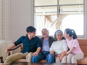 12 Tips Memikat Hati Calon Mertua agar Mudah Dapat Restu