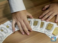 Waspada! Harga Emas Antam Hari Ini Nyungsep Rp6.000
