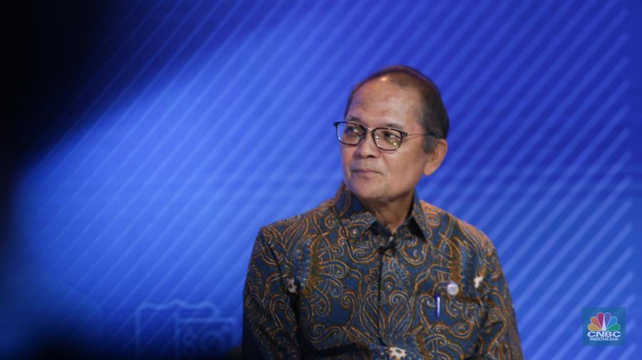 Kepala Eksekutif Pengawas Perasuransian, Penjaminan, dan Dana Pensiun sekaligus Anggota Dewan Komisioner Otoritas Jasa Keuangan (OJK), Ogi Prastomiyono, memberikan pemaparan dalam Insurance Forum pada Selasa (16/7/2024). (²©²ÊÍøÕ¾/Tias Budiarto)