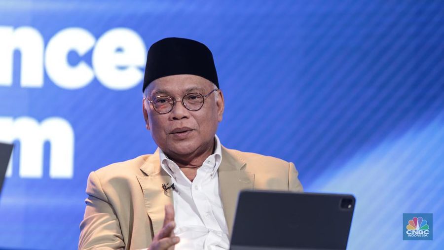 Ketua Umum Asosiasi Asuransi Umum Indonesia (AAUI) Budi Herawan, dalam Insurance Forum pada Selasa (16/7/2024). (CNBC Indonesia/Tias Budiarto)