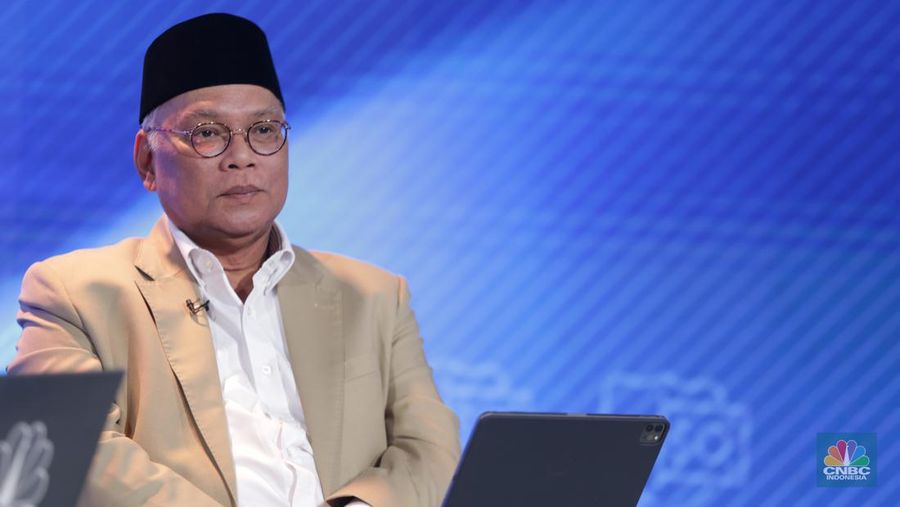 Ketua Umum Asosiasi Asuransi Umum Indonesia (AAUI) Budi Herawan, dalam Insurance Forum pada Selasa (16/7/2024). (CNBC Indonesia/Tias Budiarto)
