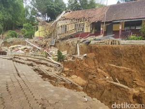 Jalan Panjang Pembangunan SD di Pelosok KBB yang Ambruk Diterkam Bencana