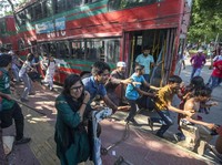 Bak Medan Perang, Potret Kuota PNS Berujung Buat Chaos di Bangladesh