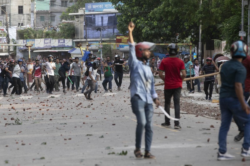 Lebih dari 100 mahasiswa terluka di seluruh Bangladesh dalam bentrokan antara pengunjuk rasa yang memprotes sistem kuota pekerjaan pemerintah dan kelompok yang setia kepada partai yang berkuasa. (AP/Abdul Goni) Lebih dari 100 mahasiswa terluka di seluruh Bangladesh dalam bentrokan antara pengunjuk rasa yang memprotes sistem kuota pekerjaan pemerintah dan kelompok yang setia kepada partai yang berkuasa. (AP/Abdul Goni)