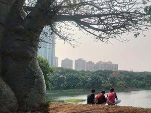Taman Kota Waduk Ria Rio di Jakarta Timur Pas untuk Menyongsong Petang