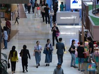 3 Tren Belanja Warga RI: YOLO, FOMO & FOPO, Ah Sudahlah!