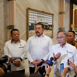 Zulhas Minta Jaksa Agung Jadi 'Bekingan' Satgas Impor Ilegal