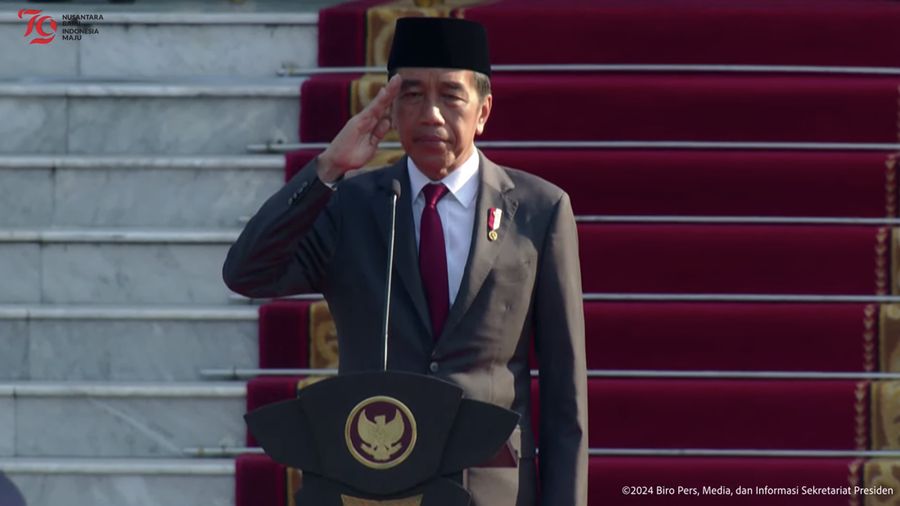 Presiden Joko Widodo menjadi Inspektur Upacara dalam Upacara Prasetya Perwira TNI dan Polri, Istana Merdeka, Selasa (16/7/2024). (Tangkapan Layar Youtube Sekretariat Presiden)
