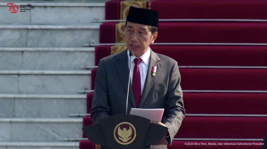 Presiden Joko Widodo menjadi Inspektur Upacara dalam Upacara Prasetya Perwira TNI dan Polri, Istana Merdeka, Selasa (16/7/2024). (Tangkapan Layar Youtube Sekretariat Presiden)