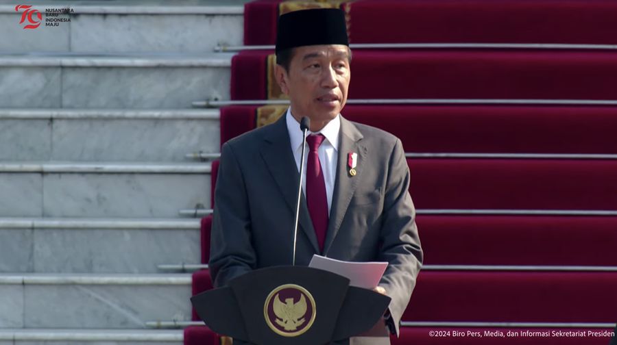 Presiden Joko Widodo menjadi Inspektur Upacara dalam Upacara Prasetya Perwira TNI dan Polri, Istana Merdeka, Selasa (16/7/2024). (Tangkapan Layar Youtube Sekretariat Presiden)