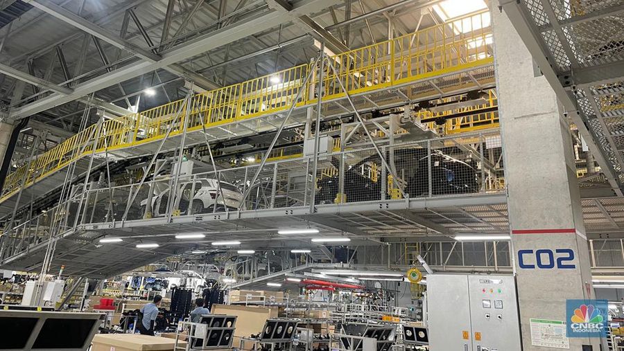 Seremoni produksi massal Hyundai Kona Electric di PT Hyundai Motor Manufacturing Indonesia (HMII) yang dihadiri President of Hyundai Motor Asia Pacific, Sunny Kim hingga Pj Bupati Kabupaten Bekasi,  Dani Ramdan, Selasa (16/7/2024). (CNBC Indonesia/Rindi Salsabilla)