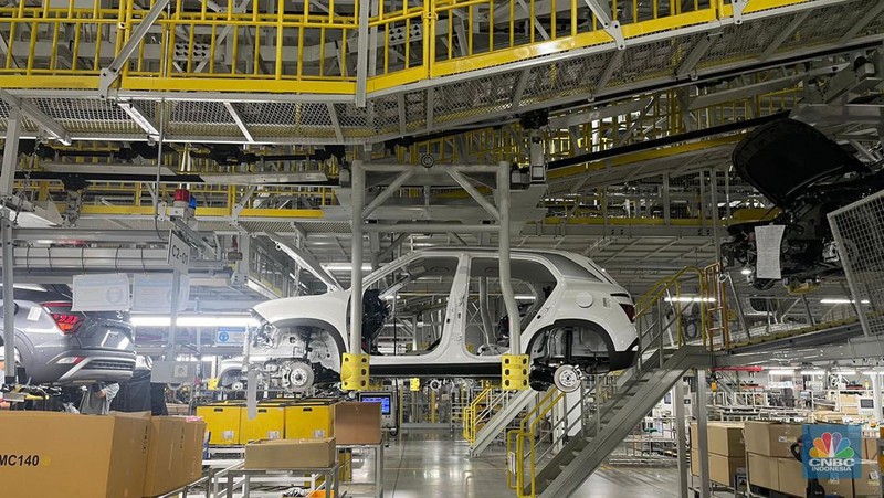 Seremoni produksi massal Hyundai Kona Electric di PT Hyundai Motor Manufacturing Indonesia (HMII) yang dihadiri President of Hyundai Motor Asia Pacific, Sunny Kim hingga Pj Bupati Kabupaten Bekasi,  Dani Ramdan, Selasa (16/7/2024). (CNBC Indonesia/Rindi Salsabilla)