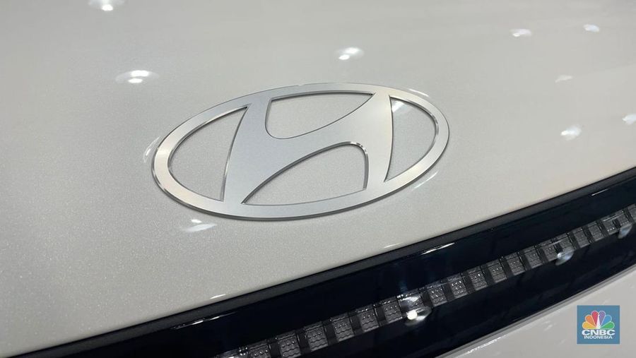 Seremoni produksi massal Hyundai Kona Electric di PT Hyundai Motor Manufacturing Indonesia (HMII) yang dihadiri President of Hyundai Motor Asia Pacific, Sunny Kim hingga Pj Bupati Kabupaten Bekasi,  Dani Ramdan, Selasa (16/7/2024). (CNBC Indonesia/Rindi Salsabilla)