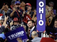 Resmi! Donald Trump Pilih 'Kembarannya' Jadi Calon Wakil Presiden AS