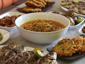 5 Restoran Manado Legendaris Ini Punya Menu Babi Rica dan Ayam Tinoransak