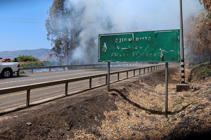 Asap mengepul menyusul serangan Israel di desa Kfar Kila di Lebanon selatan pada 16 Juli 2024, di tengah berlanjutnya ketegangan di perbatasan Lebanon-Israel. (AFP/RABIH DAHER) Asap mengepul menyusul serangan Israel di desa Kfar Kila di Lebanon selatan pada 16 Juli 2024, di tengah berlanjutnya ketegangan di perbatasan Lebanon-Israel. (AFP/RABIH DAHER)