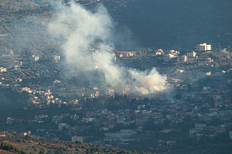 Asap mengepul menyusul serangan Israel di desa Kfar Kila di Lebanon selatan pada 16 Juli 2024, di tengah berlanjutnya ketegangan di perbatasan Lebanon-Israel. (AFP/RABIH DAHER) Asap mengepul menyusul serangan Israel di desa Kfar Kila di Lebanon selatan pada 16 Juli 2024, di tengah berlanjutnya ketegangan di perbatasan Lebanon-Israel. (AFP/RABIH DAHER)