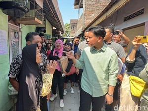 Gibran Blusukan di Solo, Mau Pamitan ke Warga?