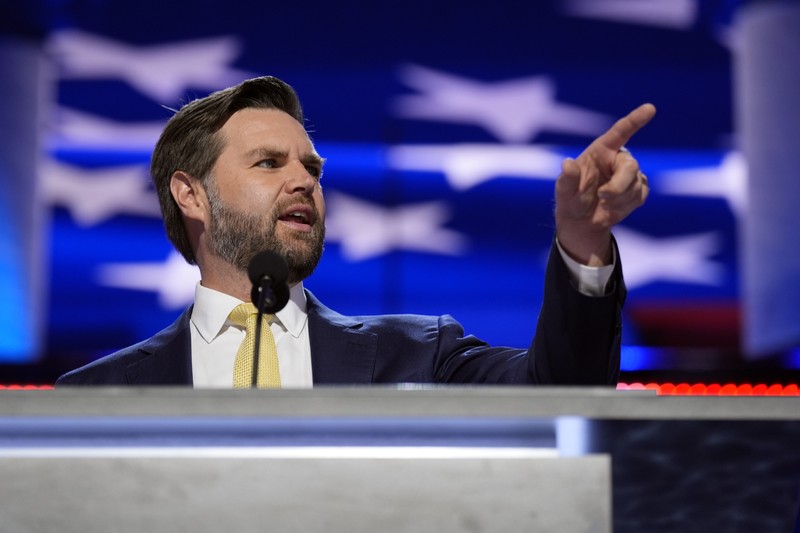 Kandidat presiden dari Partai Republik mantan Presiden Donald Trump tampil bersama calon wakil presiden JD Vance, R-Ohio, pada Konvensi Nasional Partai Republik Senin, 15 Juli 2024, di Milwaukee. Kandidat presiden dari Partai Republik mantan Presiden Donald Trump tampil bersama calon wakil presiden JD Vance, R-Ohio, pada Konvensi Nasional Partai Republik Senin, 15 Juli 2024, di Milwaukee. (AP Photo/Paul Sancya)