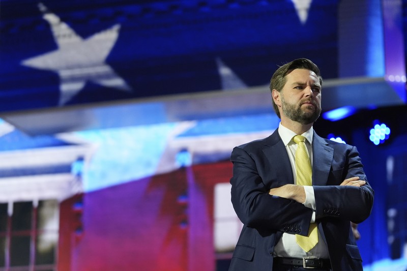 Kandidat presiden dari Partai Republik mantan Presiden Donald Trump tampil bersama calon wakil presiden JD Vance, R-Ohio, pada Konvensi Nasional Partai Republik Senin, 15 Juli 2024, di Milwaukee. Kandidat presiden dari Partai Republik mantan Presiden Donald Trump tampil bersama calon wakil presiden JD Vance, R-Ohio, pada Konvensi Nasional Partai Republik Senin, 15 Juli 2024, di Milwaukee. (AP Photo/Paul Sancya)