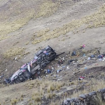 Potret Horor Bus Terjun ke Jurang di Peru, 26 Orang Tewas