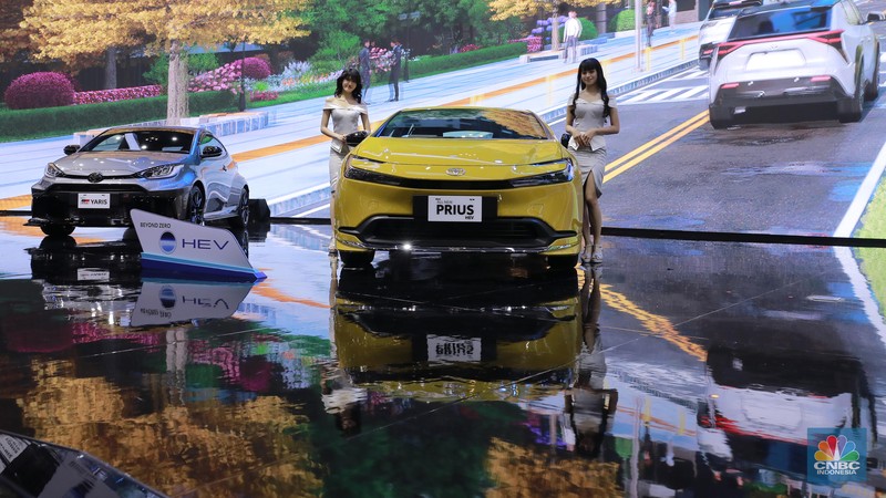 Suasana pengunjung di acara Ajang Gaikindo Indonesia International Auto Show (GIIAS) 2024, Rabu (17/7/2024). (CNBC Indonesia/Muhammad Sabki) Suasana pengunjung di acara Ajang Gaikindo Indonesia International Auto Show (GIIAS) 2024, Rabu (17/7/2024). (CNBC Indonesia/Muhammad Sabki)