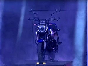 Penampakan Motor Berbahan Bakar CNG dari India