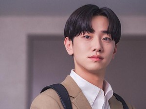 Nam Yoon Su Minta Maaf Usai Insiden Posting Iklan Produk Dewasa di Instagram