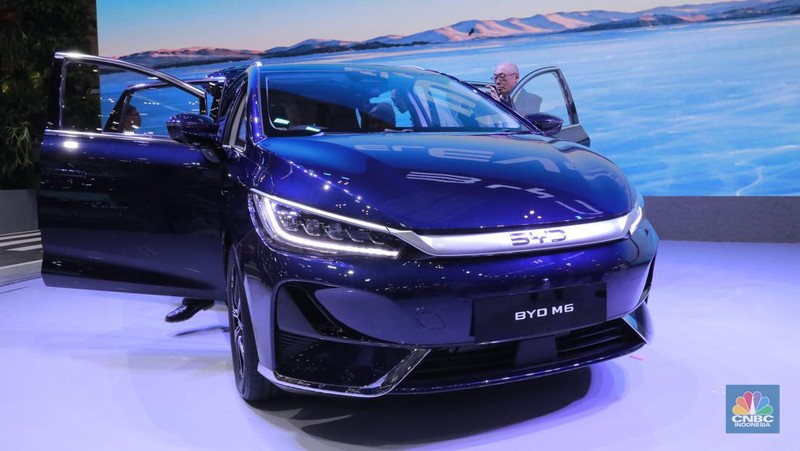 Pameran otomotif tahunan Indonesia International Motor Show (IIMS) di JIExpo, Jakarta Pusat, Kamis (13/2/2025) resmi digelar. (CNBC Indonesia/Tri Susilo)