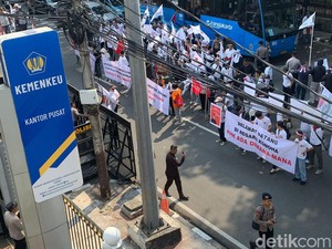 Kemenkeu Digeruduk Massa Protes Impor Ilegal, Stafsus Sri Mulyani Buka Suara