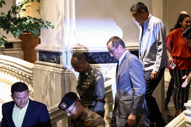 Pemandangan umum hotel Grand Hyatt Erawan yang diyakini sedikitnya 6 orang dilaporkan tewas, di Bangkok, Thailand, 16 Juli 2024. Pemandangan umum hotel Grand Hyatt Erawan yang diyakini sedikitnya 6 orang dilaporkan tewas, di Bangkok, Thailand, 16 Juli 2024. (REUTERS/Chalinee Thirasupa)