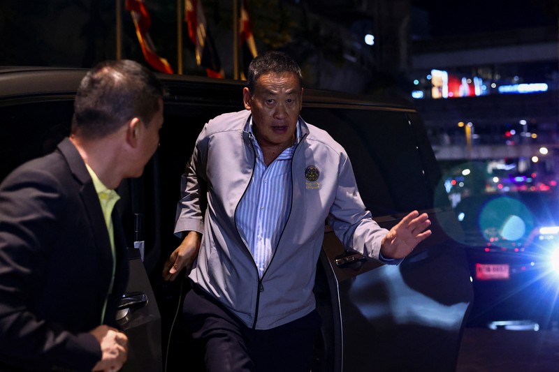 Pemandangan umum hotel Grand Hyatt Erawan yang diyakini sedikitnya 6 orang dilaporkan tewas, di Bangkok, Thailand, 16 Juli 2024. Pemandangan umum hotel Grand Hyatt Erawan yang diyakini sedikitnya 6 orang dilaporkan tewas, di Bangkok, Thailand, 16 Juli 2024. (REUTERS/Chalinee Thirasupa)