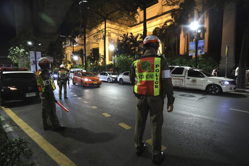 Pemandangan umum hotel Grand Hyatt Erawan yang diyakini sedikitnya 6 orang dilaporkan tewas, di Bangkok, Thailand, 16 Juli 2024. (REUTERS/Chalinee Thirasupa)
