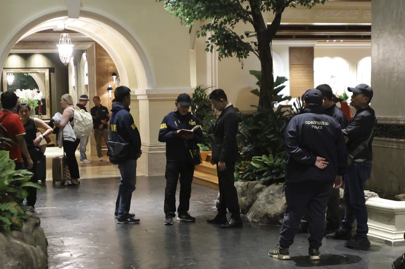 Pemandangan umum hotel Grand Hyatt Erawan yang diyakini sedikitnya 6 orang dilaporkan tewas, di Bangkok, Thailand, 16 Juli 2024. (REUTERS/Chalinee Thirasupa)